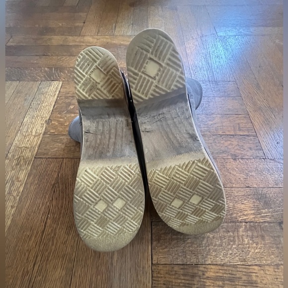 No.6 5" Pull On Shearling Clog Boot on Mid Heel in Grey Suede - Picture 14 of 14